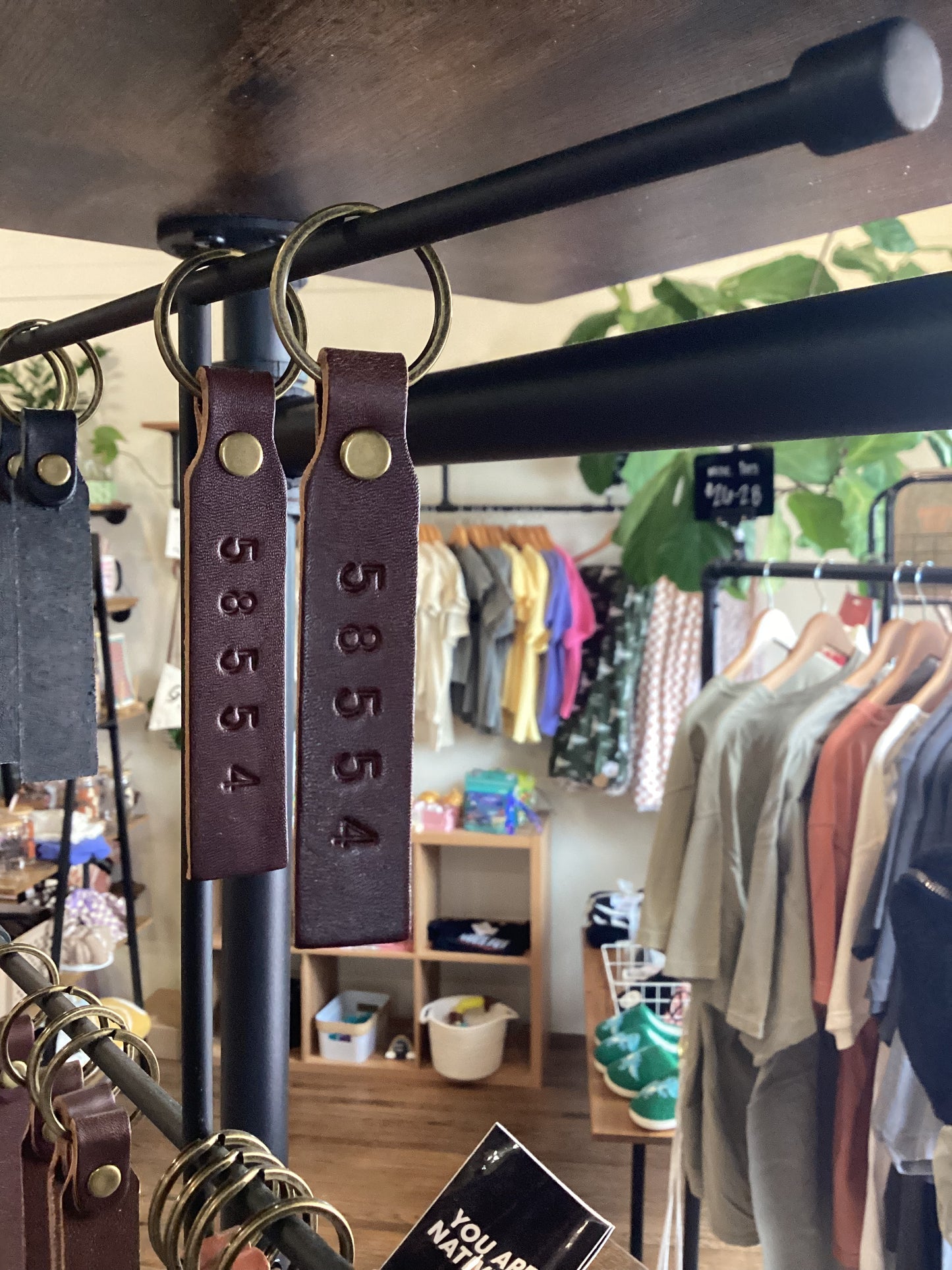 58554 | Brown Leather Keychain