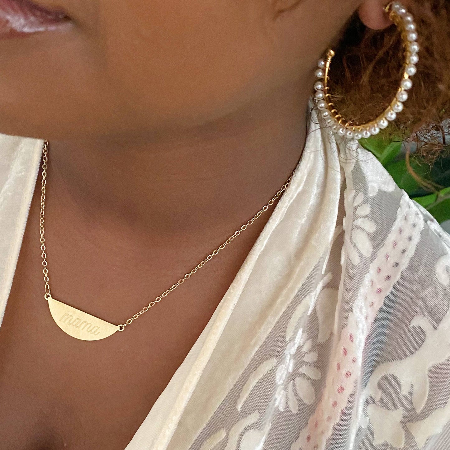 Mama Arch Necklace